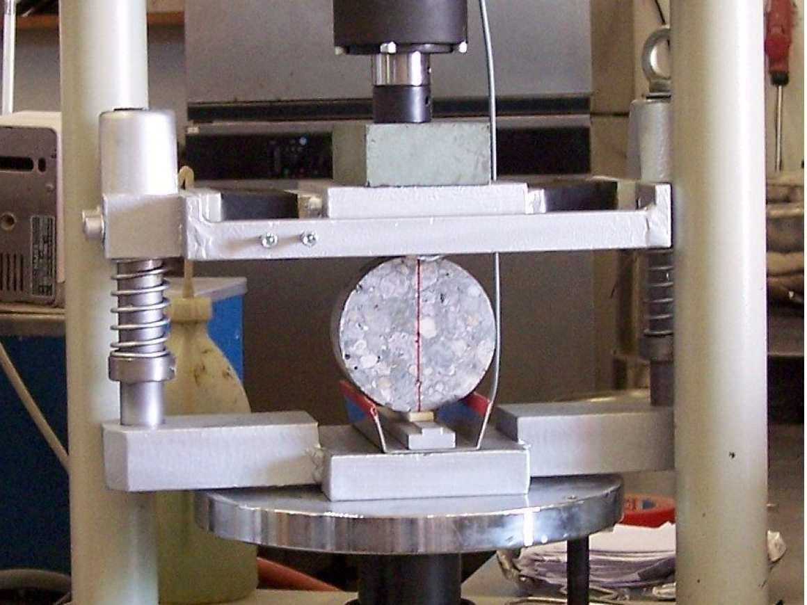 Ermittlung der Spaltzugfestigkeit